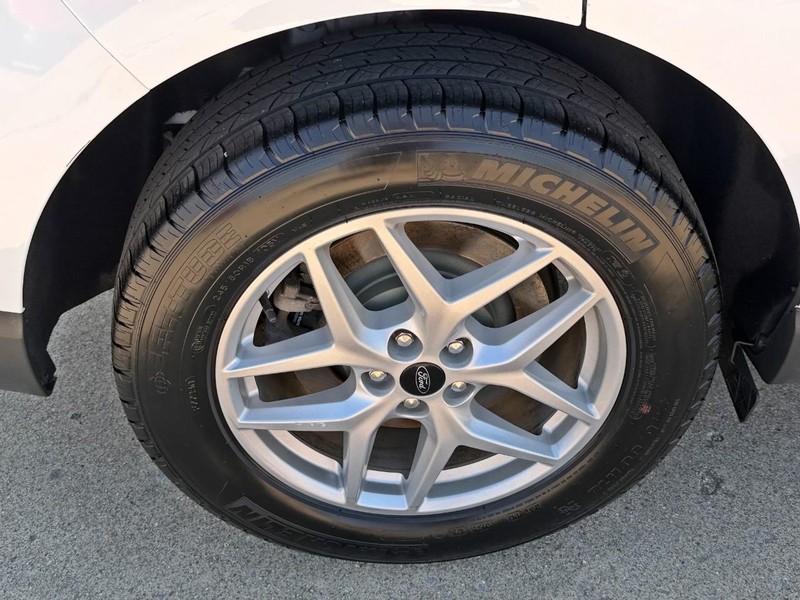 Ford Edge Vehicle Full-screen Gallery Image 10
