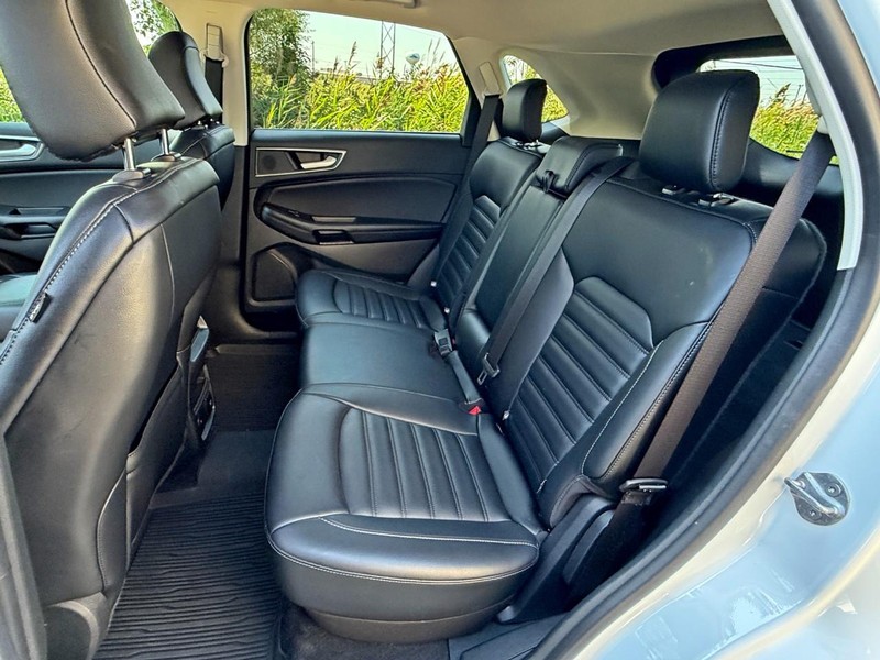 Ford Edge Vehicle Full-screen Gallery Image 18