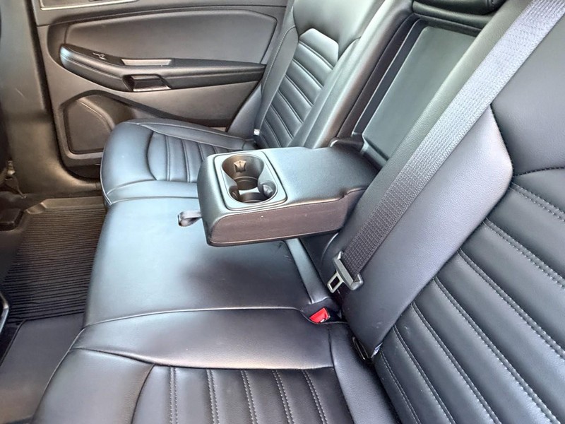 Ford Edge Vehicle Full-screen Gallery Image 19