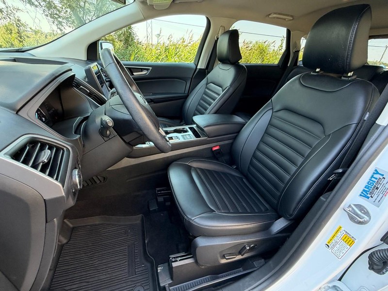 Ford Edge Vehicle Full-screen Gallery Image 24
