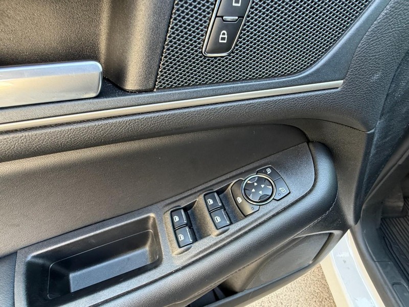 Ford Edge Vehicle Full-screen Gallery Image 27