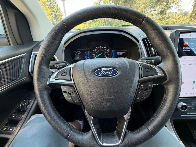 Ford Edge Vehicle Full-screen Gallery Image 29