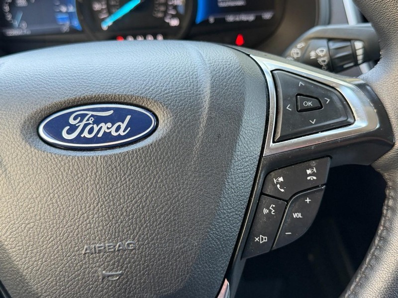 Ford Edge Vehicle Full-screen Gallery Image 31