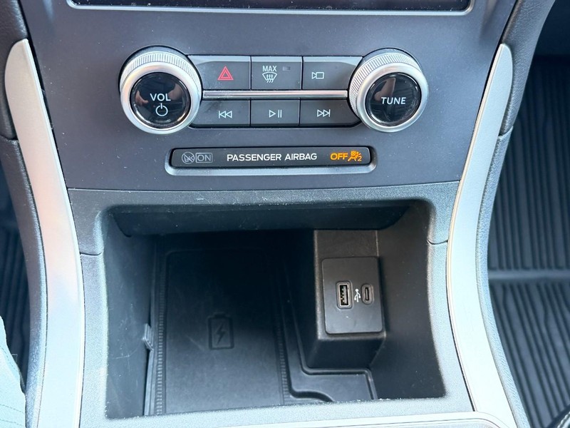Ford Edge Vehicle Full-screen Gallery Image 43