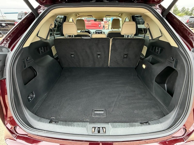 Ford Edge Vehicle Full-screen Gallery Image 12