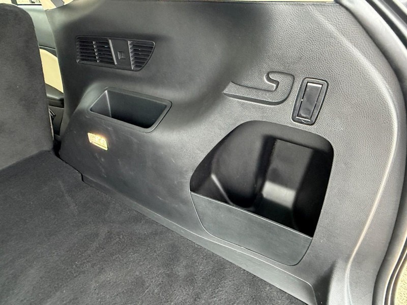 Ford Edge Vehicle Full-screen Gallery Image 14