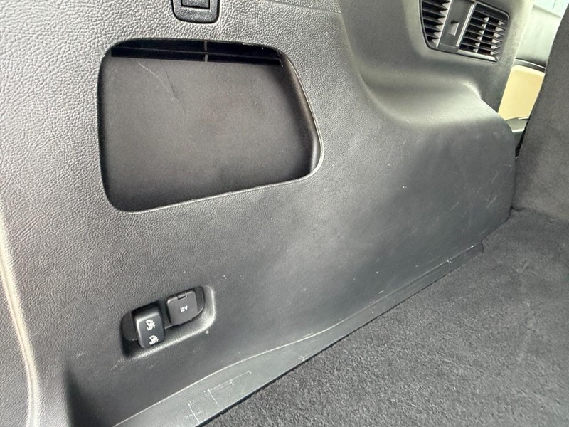 Ford Edge Vehicle Full-screen Gallery Image 15