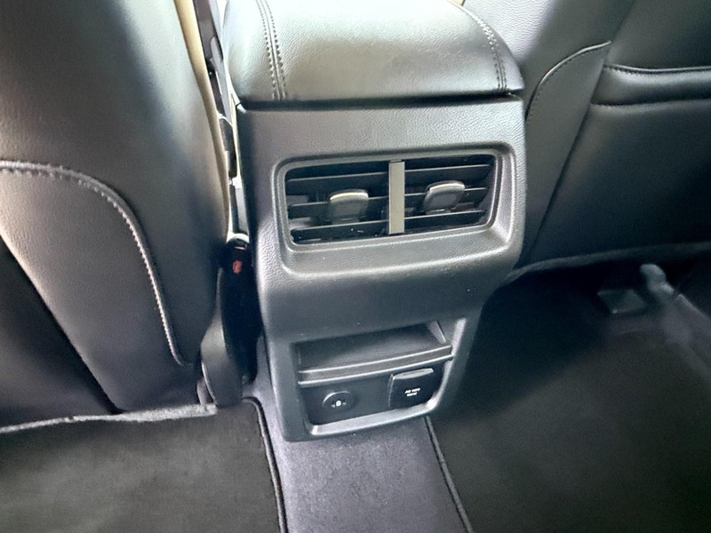Ford Edge Vehicle Full-screen Gallery Image 20