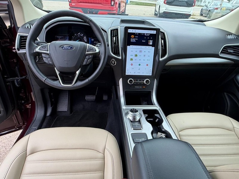 Ford Edge Vehicle Full-screen Gallery Image 23