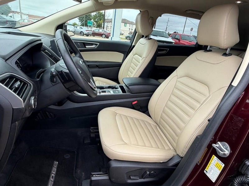 Ford Edge Vehicle Full-screen Gallery Image 25