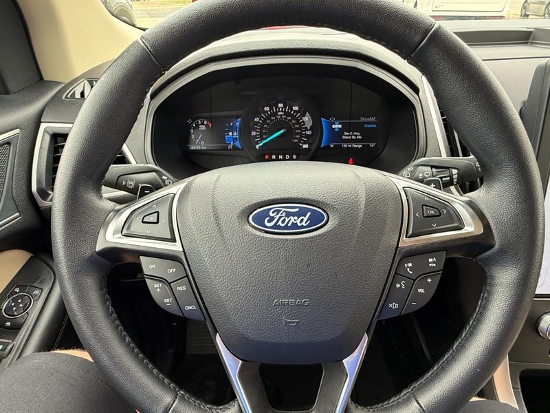 Ford Edge Vehicle Full-screen Gallery Image 30