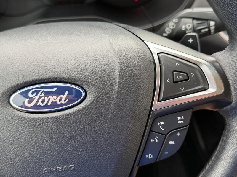 Ford Edge Vehicle Full-screen Gallery Image 32