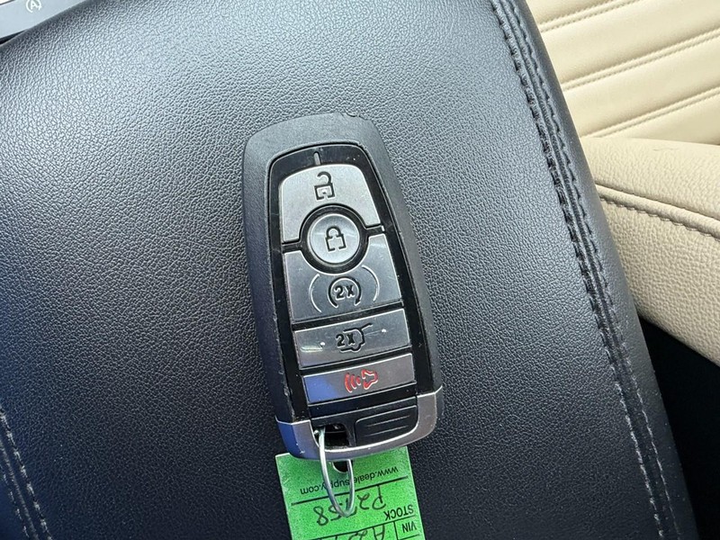 Ford Edge Vehicle Full-screen Gallery Image 47