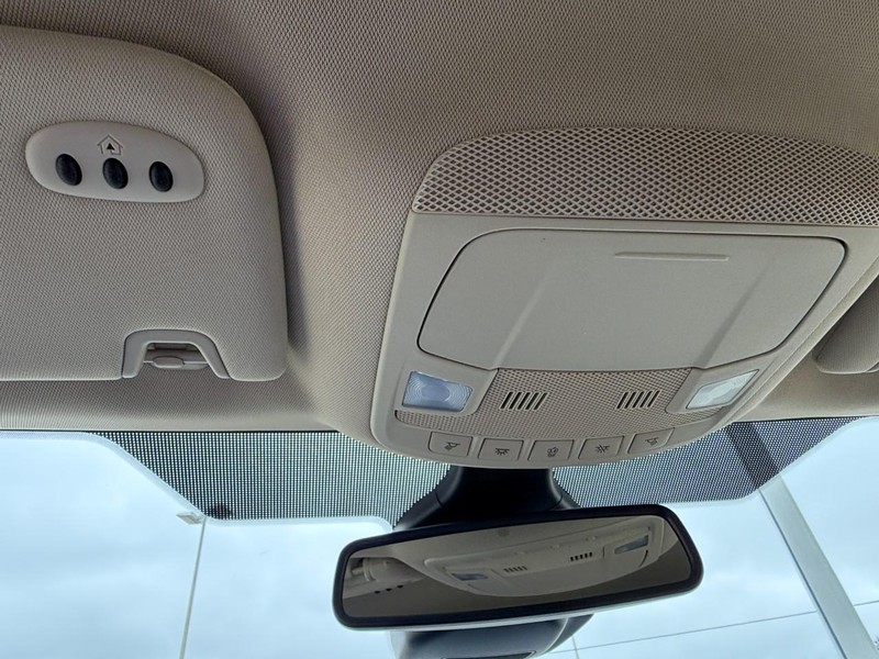 Ford Edge Vehicle Full-screen Gallery Image 50