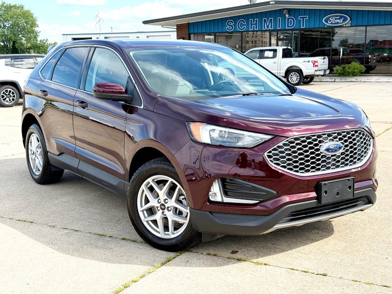 Ford Edge Vehicle Full-screen Gallery Image 02