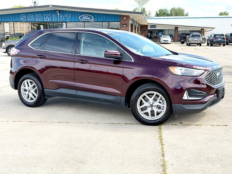 Ford Edge Vehicle Full-screen Gallery Image 03