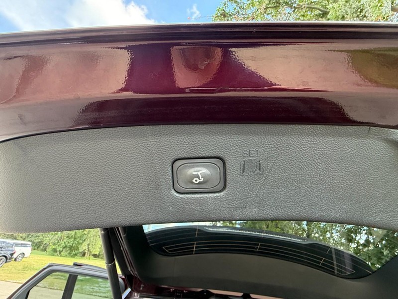 Ford Edge Vehicle Full-screen Gallery Image 16