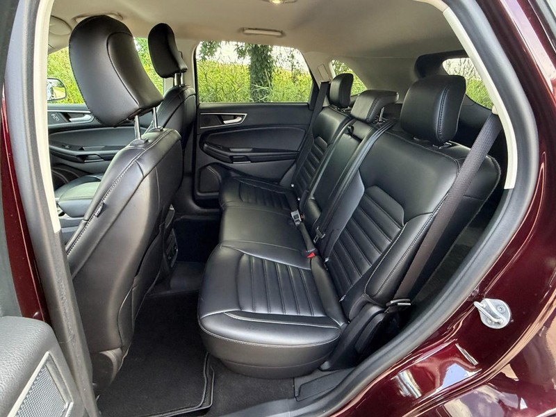 Ford Edge Vehicle Full-screen Gallery Image 17