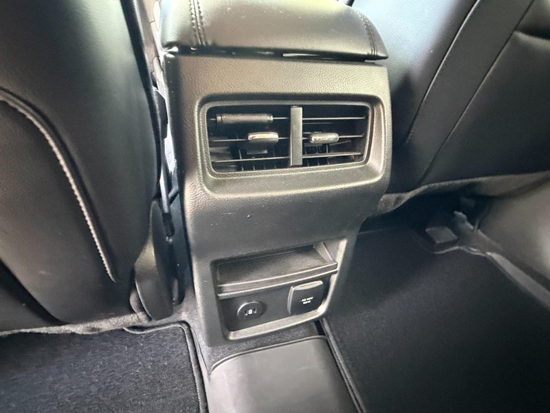 Ford Edge Vehicle Full-screen Gallery Image 19