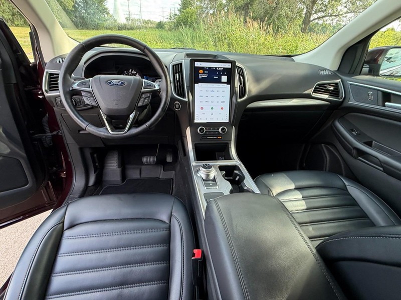Ford Edge Vehicle Full-screen Gallery Image 20