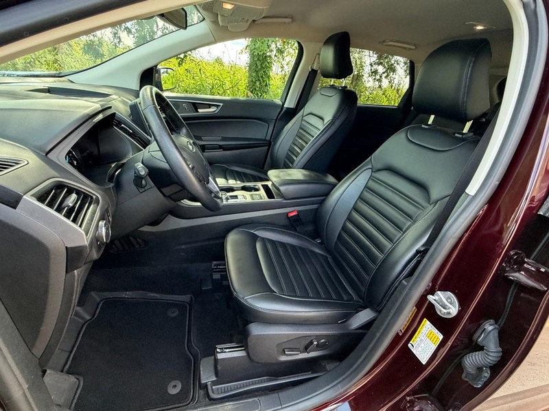 Ford Edge Vehicle Full-screen Gallery Image 22