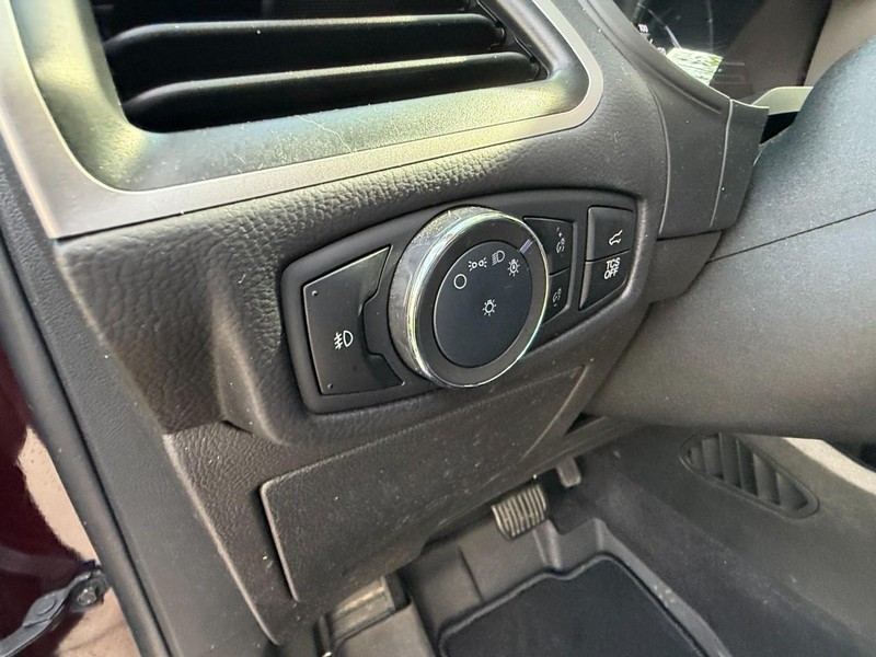 Ford Edge Vehicle Full-screen Gallery Image 23