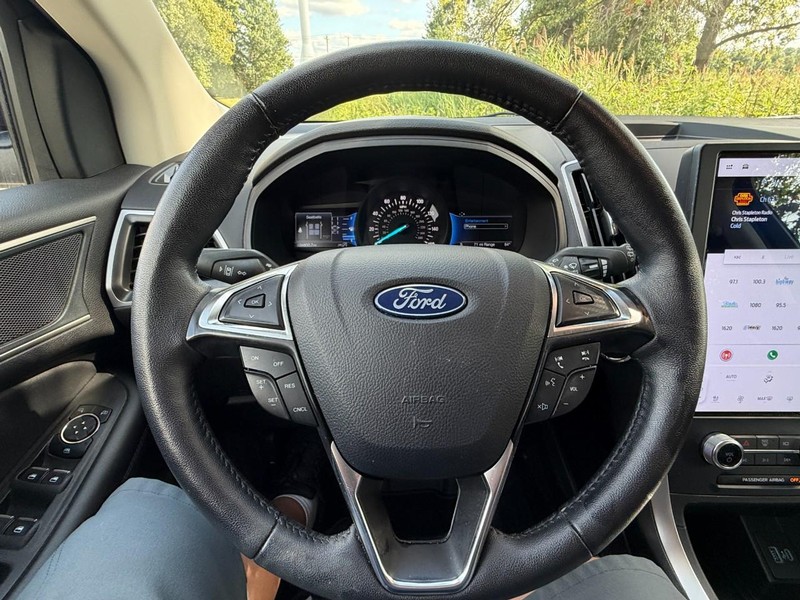 Ford Edge Vehicle Full-screen Gallery Image 27