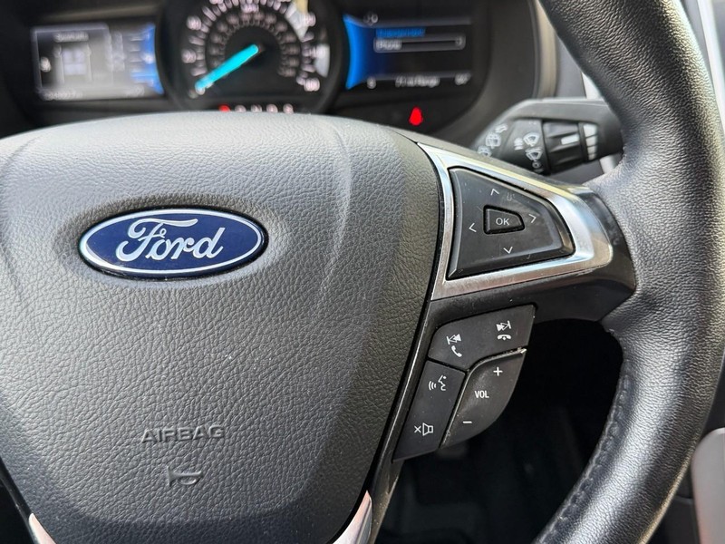 Ford Edge Vehicle Full-screen Gallery Image 29