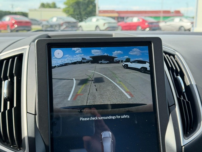 Ford Edge Vehicle Full-screen Gallery Image 37