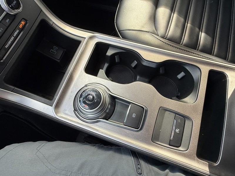 Ford Edge Vehicle Full-screen Gallery Image 43