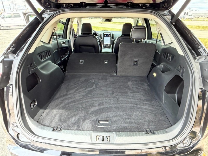Ford Edge Vehicle Full-screen Gallery Image 14