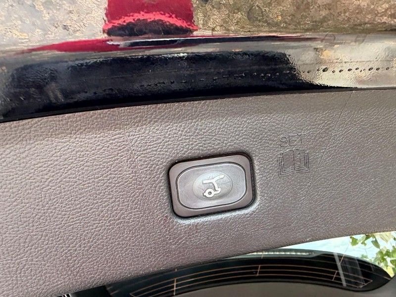 Ford Edge Vehicle Full-screen Gallery Image 16