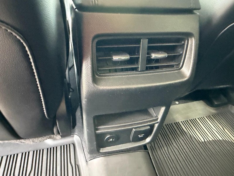 Ford Edge Vehicle Full-screen Gallery Image 19