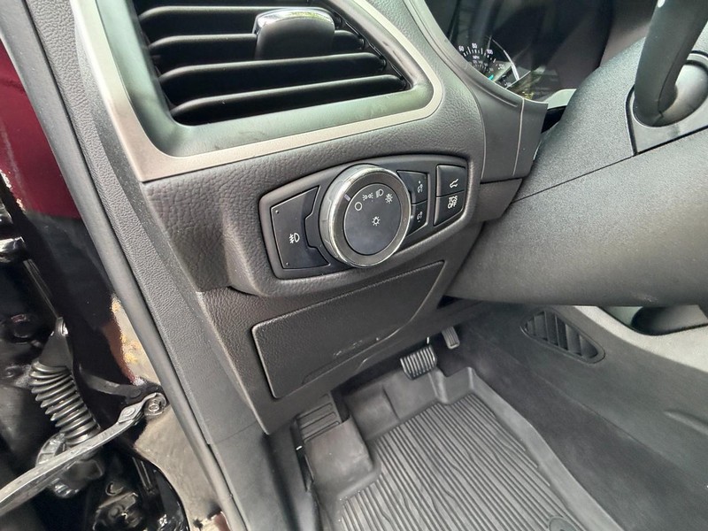 Ford Edge Vehicle Full-screen Gallery Image 24