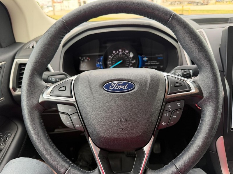 Ford Edge Vehicle Full-screen Gallery Image 28
