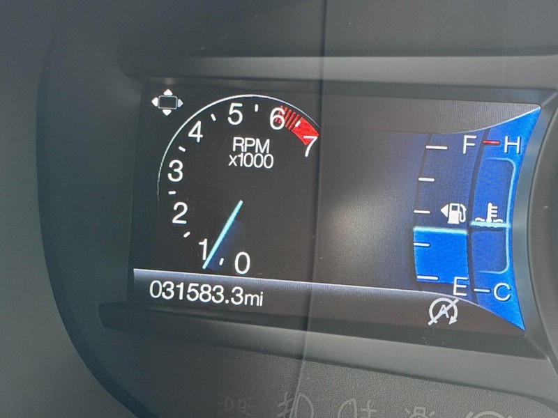 Ford Edge Vehicle Full-screen Gallery Image 32