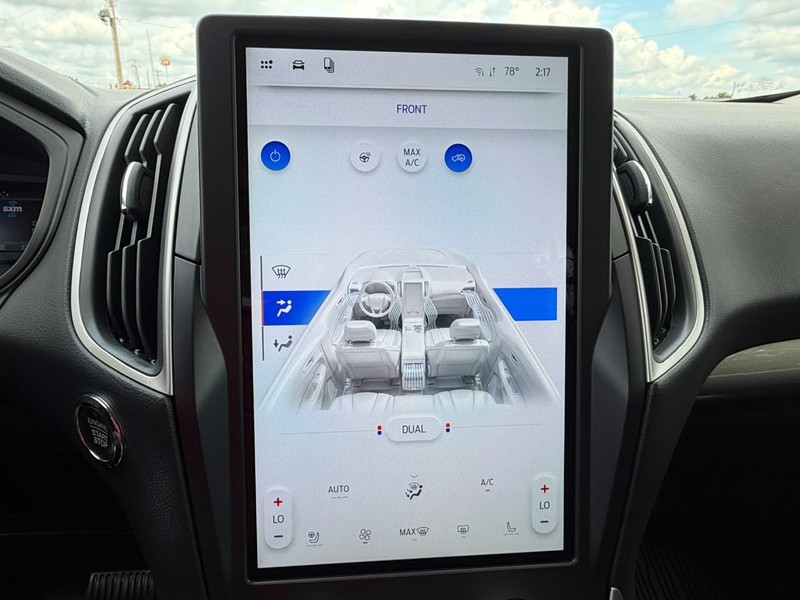Ford Edge Vehicle Full-screen Gallery Image 36
