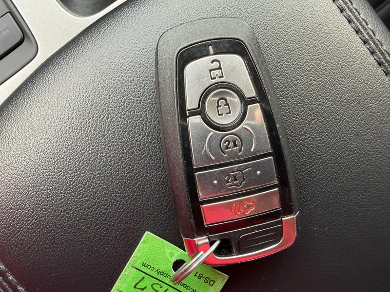 Ford Edge Vehicle Full-screen Gallery Image 43