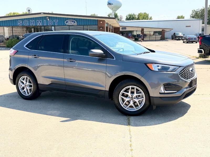 Ford Edge Vehicle Full-screen Gallery Image 03