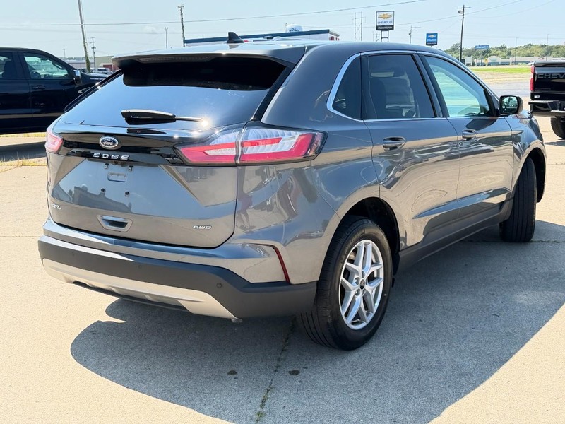 Ford Edge Vehicle Full-screen Gallery Image 04