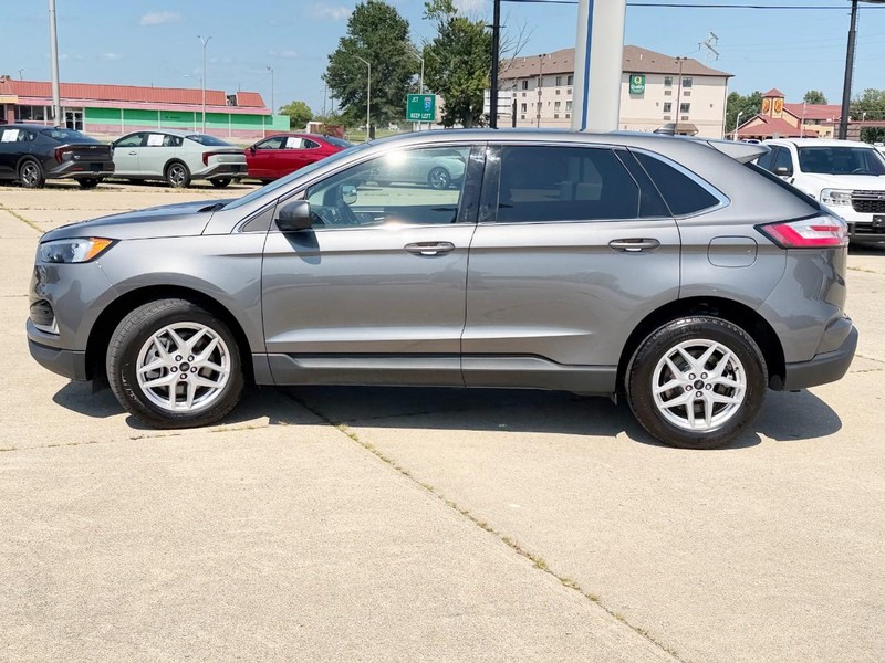 Ford Edge Vehicle Full-screen Gallery Image 06