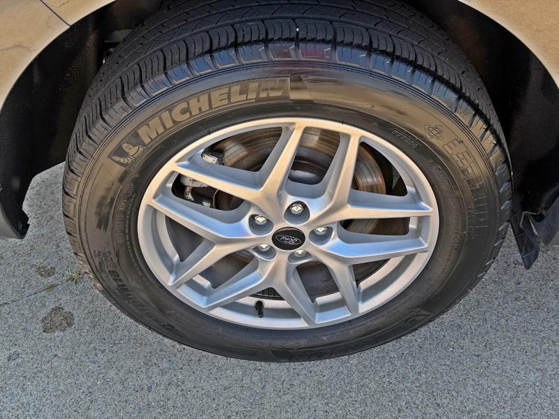 Ford Edge Vehicle Full-screen Gallery Image 10