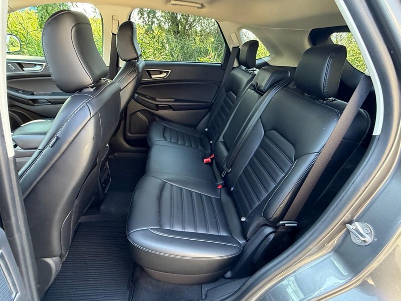 Ford Edge Vehicle Full-screen Gallery Image 17