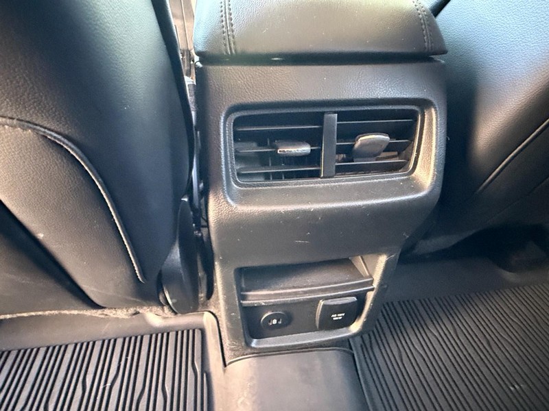 Ford Edge Vehicle Full-screen Gallery Image 19
