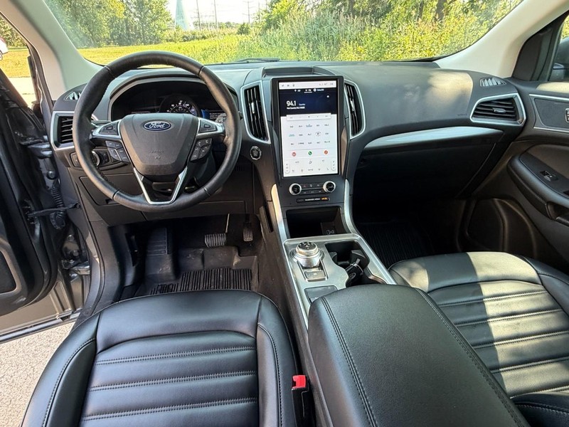 Ford Edge Vehicle Full-screen Gallery Image 20