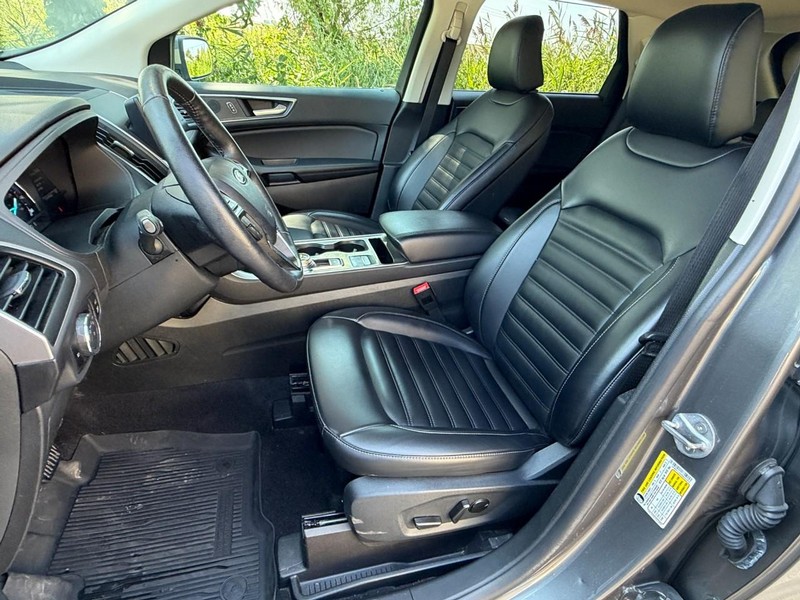 Ford Edge Vehicle Full-screen Gallery Image 22