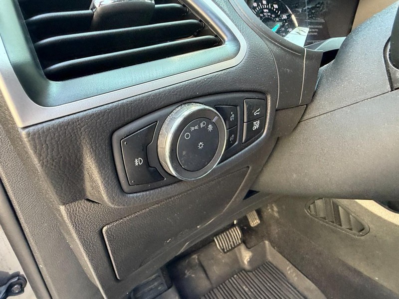 Ford Edge Vehicle Full-screen Gallery Image 23