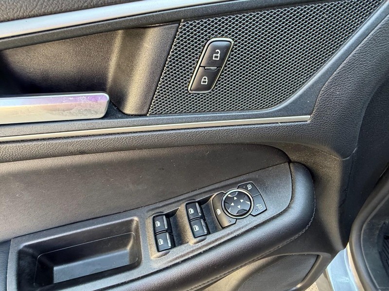 Ford Edge Vehicle Full-screen Gallery Image 25