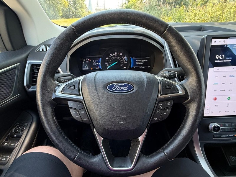 Ford Edge Vehicle Full-screen Gallery Image 27