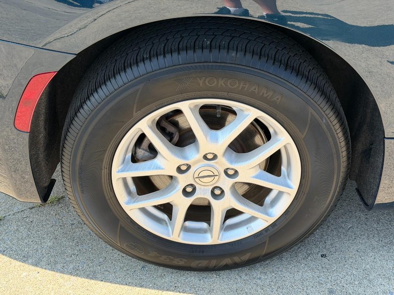 Chrysler Pacifica Vehicle Full-screen Gallery Image 10